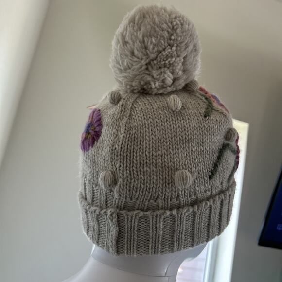Lost Horizons Tranquil Blooms Wool Floral Embroidered Pom Beanie NWT Nepal main image 15